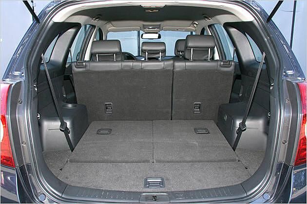 Durch Umlegen der dritten Sitzreihe lässt sich eine ebene Ladefläche erzeugen