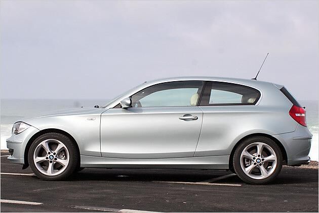 Die Vordertüren sind länger als beim Fünftürer, die Fondscheibe nicht zweigeteilt