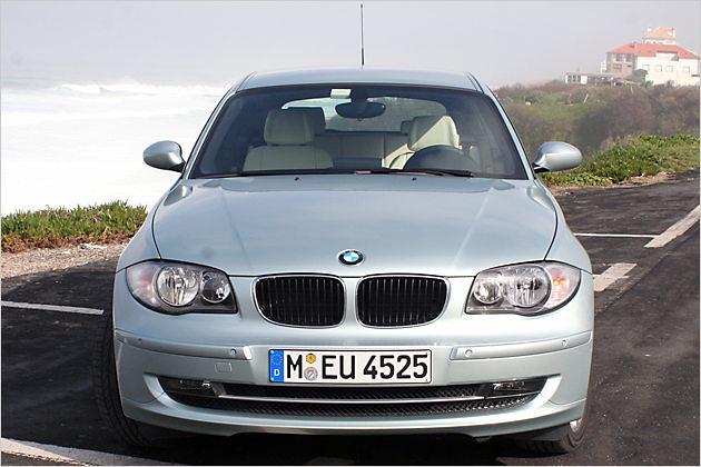 Größerer Lufteinlass in der Schürze und eine Chromleiste