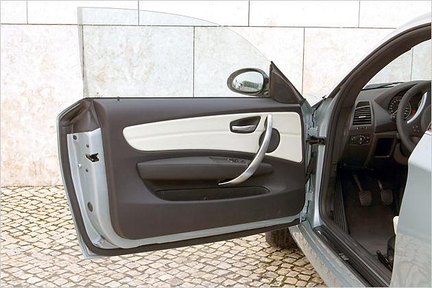 Edel: Zweifarbige Türverkleidung