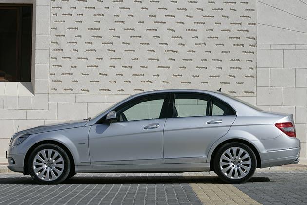 Statt bisher 4,53 ist die neue C-Klasse nun 4,58 Meter lang