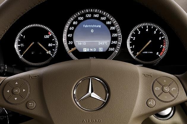 Richtig schick: Das Design des zentralen Tachos mit Display in der Mitte