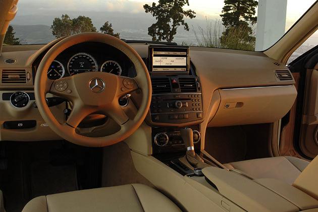 Das Display der Bildschirmnavigation ist ausfahrbar