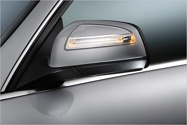 Im Außenspiegelgehäuse integriert: Der Blinker