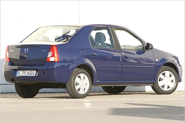 Serienmäßig gibt es den Logan mit vier Einstiegstüren