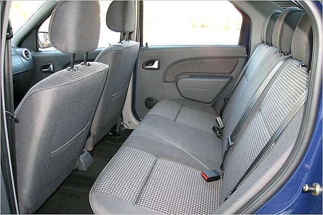 Hinten bietet der Logan gute Platzverhältnisse