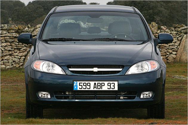 Die serienmäßigen Nebelscheinwerfer sind in der Frontschürze untergebracht