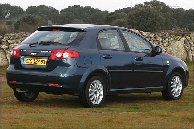 Die Dachkante ziert ein kleiner Spoiler