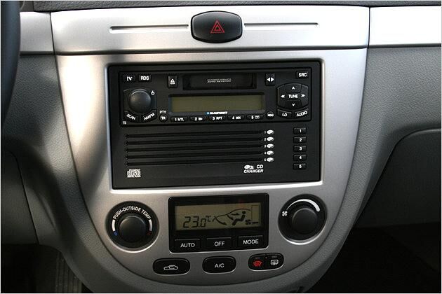 Das Kassettenradio mit Sechsfach-CD-Wechsler von Blaupunkt kostet keinen Aufpreis