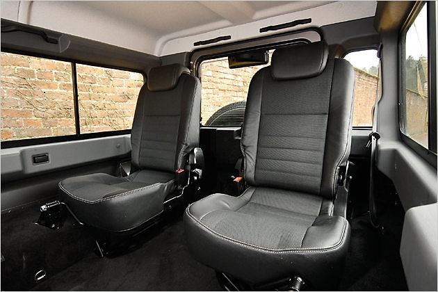 ... lassen sich die beiden hinteren Sitze ...