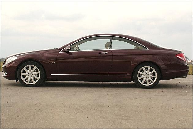 Die Linienführung der Karosserie fließt elegant dahin