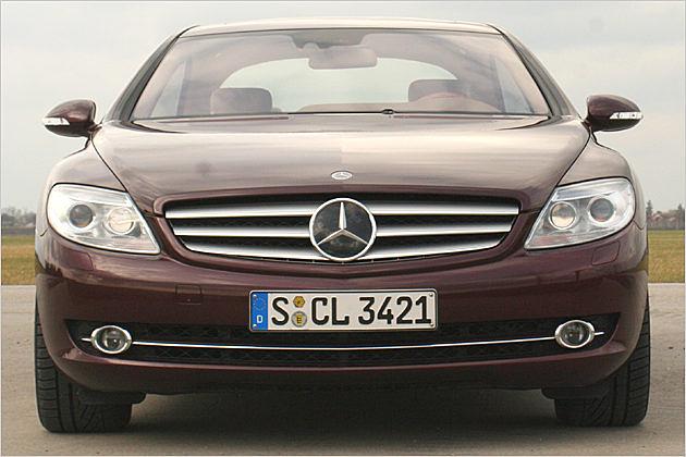 Hinter dem ausgefüllten Stern wartet das Abstandsradar auf seinen Einsatz