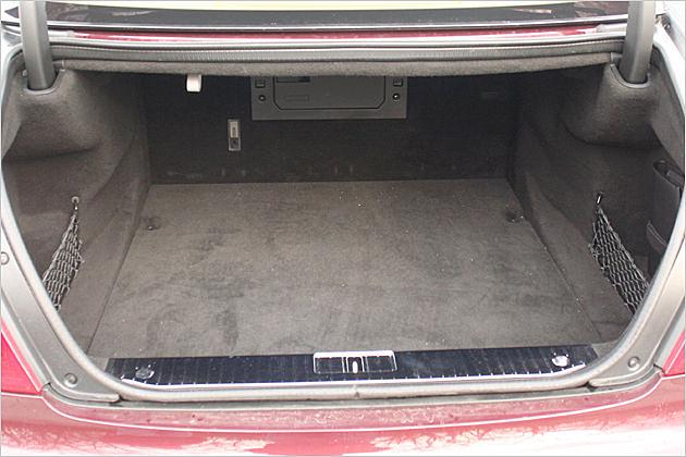 Ein Kofferraumvolumen von 490 Litern ist für ein Coupé okay