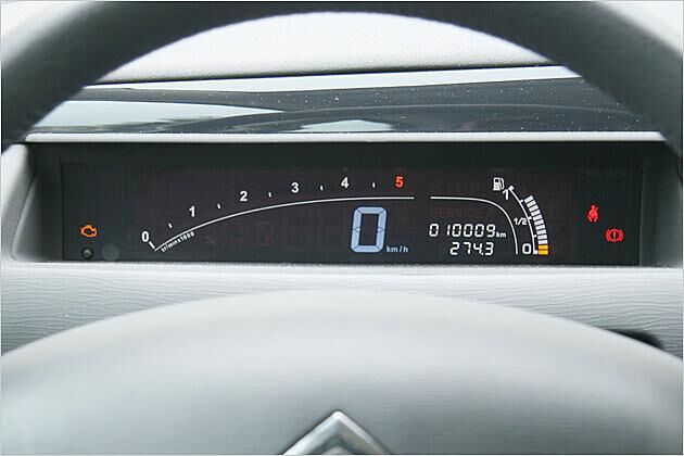 Digital total: Auf diesem Display werden alle wichtigen Fahrinformationen angezeigt