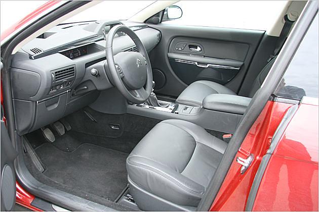 Elegant, luxuriös und funktional: Das Cockpit des C6