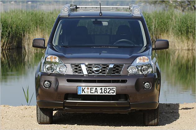 Die markante Frontpartie mit hoch angeordneten Nebellampen