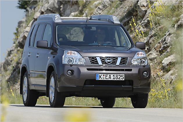 Chrom ziert auch den Kühlergrill