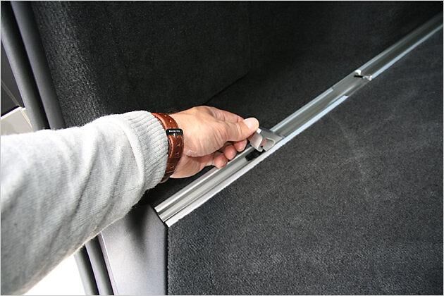 Serie: Das Cargofix-System bestehet aus Schienen und verschiebbaren Fixierhaken