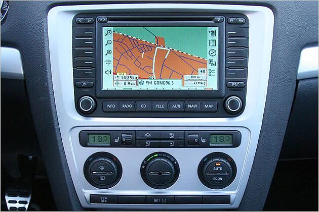 Optional gibt es ein Navisystem und eine Zweizonen-Klimaanlage