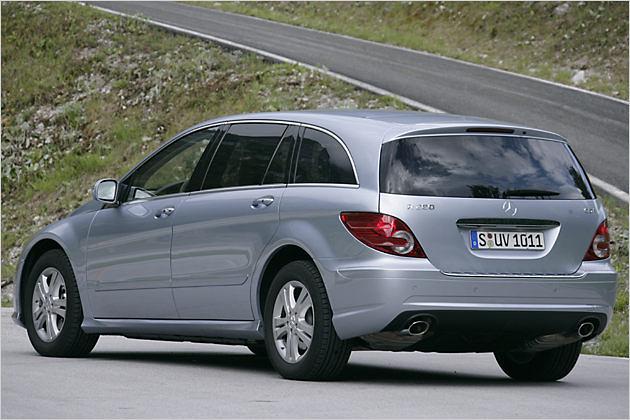 Der kleine Dachspoiler am Heck kostet 405 Euro