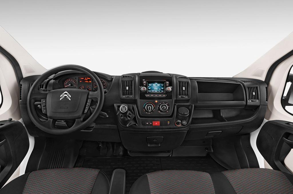 Citroen Jumper (Baujahr 2015) Service 5 Türen Cockpit und Innenraum
