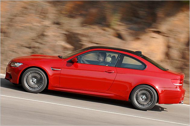 Die Kiemen in den vorderen Kotflügeln sind ein typisches M-Merkmal