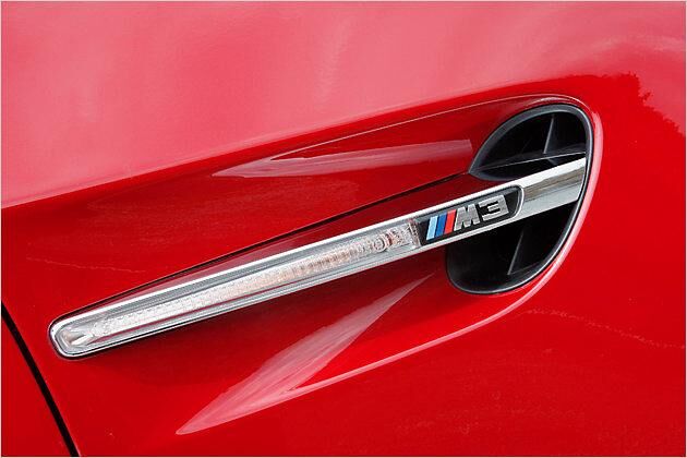 In die Kiemenstrebe ist ein Seitenblinker integriert