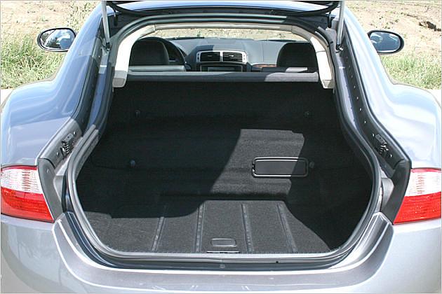 Der Kofferraum bietet erstaunlich viel Platz