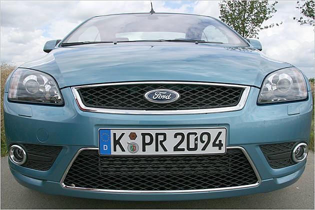 In Wabengitteroptik: Die vorderen Lufteinlässe