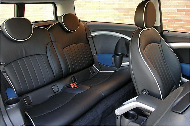 Die Fondpassagiere können dank Klapptür besser einsteigen