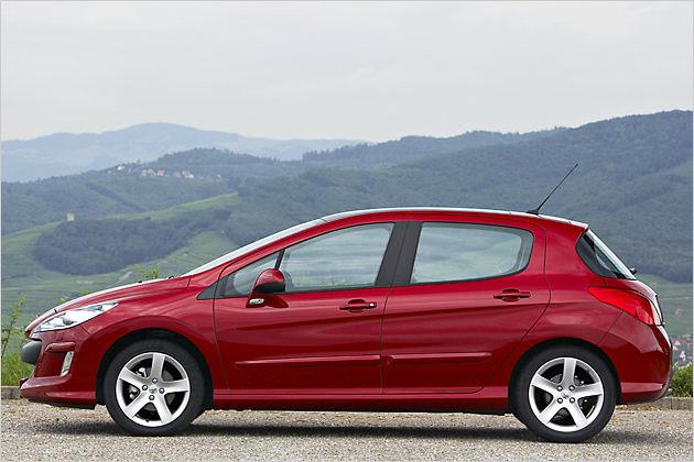 Mit 4,28 Meter ist der 308 etwa sieben Zentimeter länger als der 307