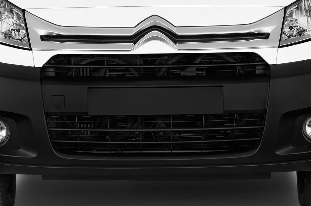 Citroen Jumpy (Baujahr 2014) - 4 Türen Kühlergrill und Scheinwerfer