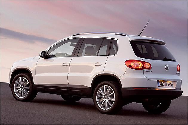 VW-Familie: Optisch wirkt der Tiguan wir der kleine Bruder des Tourag