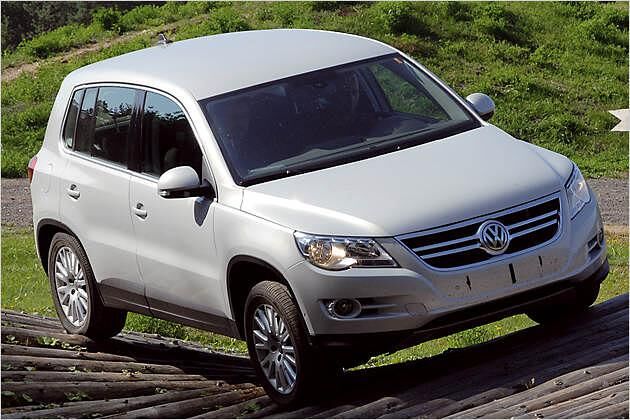 Mit 28-Grad-Front geht es ohne Sorge um defekte Spoiler über Stock und Stein