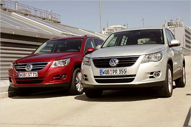 Links: Ein "Sport & Style"-Modell mit Chromlamellen im Grill, rechts das Basismodell "Trend & Fun"