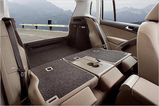 Ohne Reserverad im Kofferraum ergibt sich eine Stufe. Das Maximalvolumen beträgt 1.510 Liter