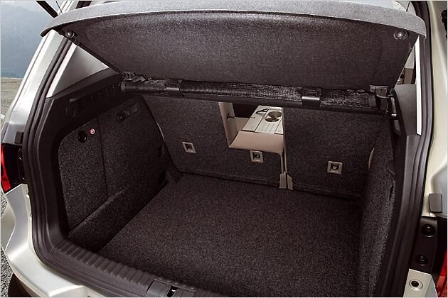 Serienmäßig wird der Tiguan ohne Reserverad geliefert, dann liegt der Kofferraumboden recht tief