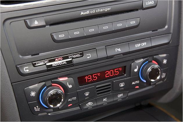 Im Bild links über dem Temperaturknopf: Hier wird das Drive-select-System gesteuert