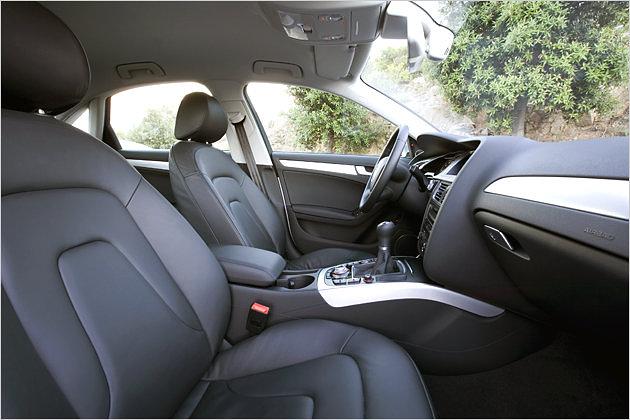 Die Vordersitze sind bequem und geben genügend Seitenhalt