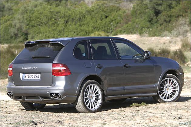 Fenstereinfassung, Türgriffe sowie B- und C-Säule sind beim GTS schwarz