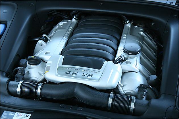 Durch eine entdrosselte Luftzufuhr leistet der V8-Motor des Cayenne nun 405 PS