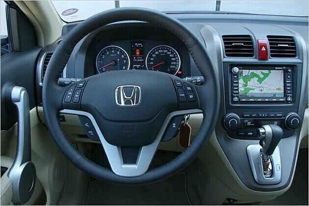 Tasten am Lenkrad erleichtern die Bedienung vom Audiosystem und Tempomaten