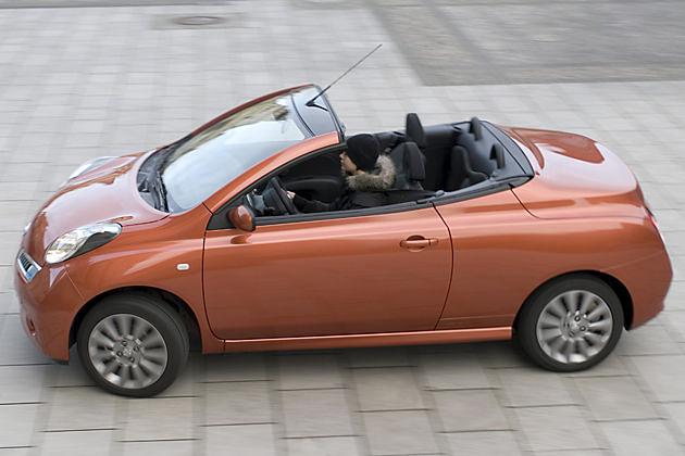 Fürs Rangieren in der Stadt gibt es jetzt auf Wunsch Einparksensoren im Heck