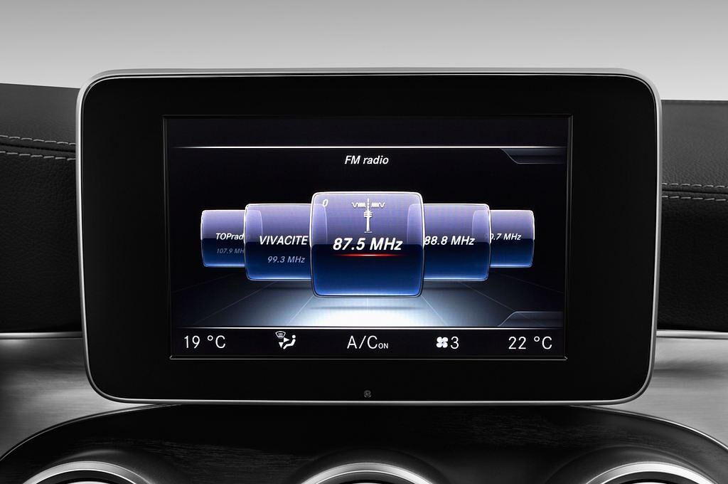 Mercedes C-Class (Baujahr 2017) AMG Line 2 Türen Radio und Infotainmentsystem