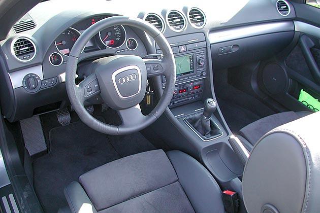 Wie gehabt übersichtlich und wertig: Innenraum des Audi A4 Cabriolet