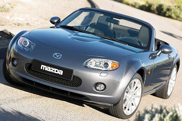 Aus Gewichtsgründen ist die Motorhaube aus Aluminium gefertigt