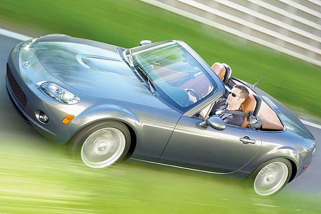 Rundliche Formen kennzeichen den Roadster von Mazda