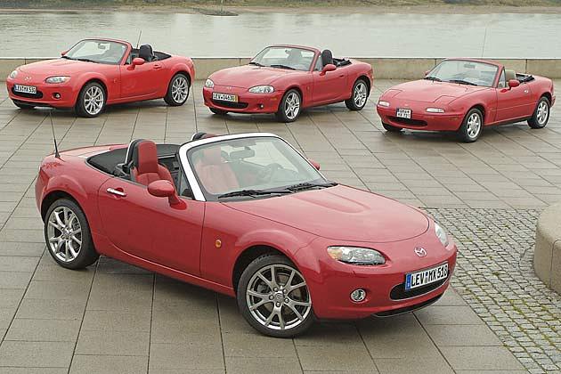Drei Generationen des MX-5. Vorne: Das neue Sondermodell MX-5 3rd Generation