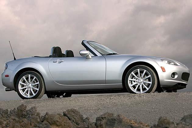 Ausgestellte Radhäuser: Designelement wie beim Wankelsportwagen Mazda RX-8