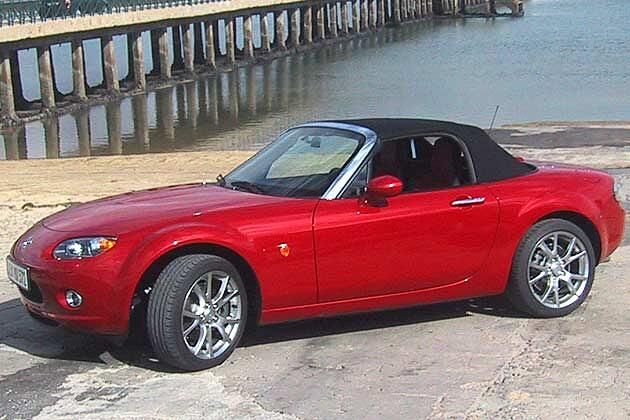 Auch mit geschlossener Kapuze macht der MX-5 eine gute Figur